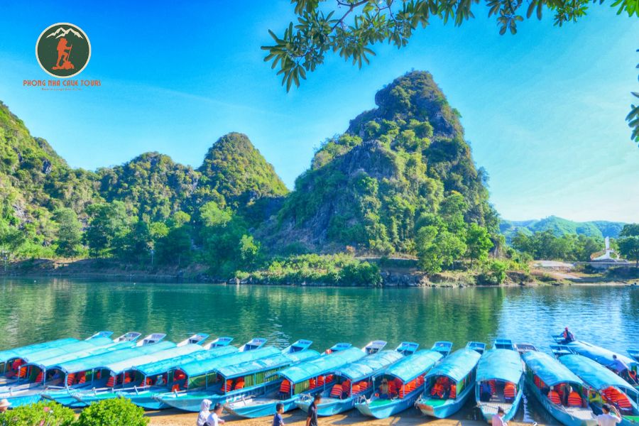 Ninh Binh to Phong Nha limousine - Phong Nha Cave Tours